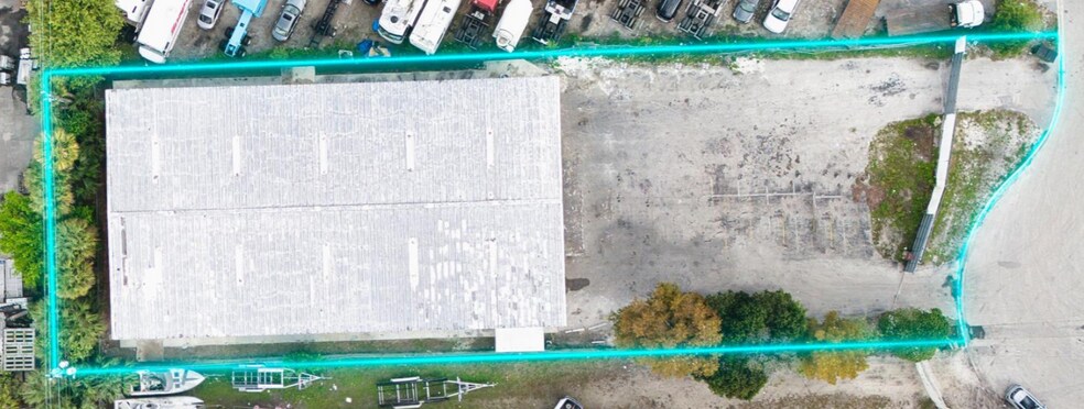 More Photos Of 13050 NW 43rd Ave, Opa Locka Warehouse For Lease