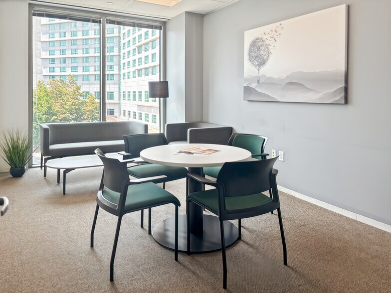 More Photos Of 21 Waterway Ave, The Woodlands Coworking Space