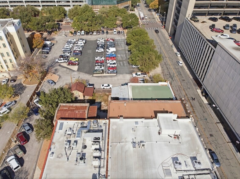 More Photos Of 111-113 N Flores St, San Antonio Storefront Retail Residential For Sale