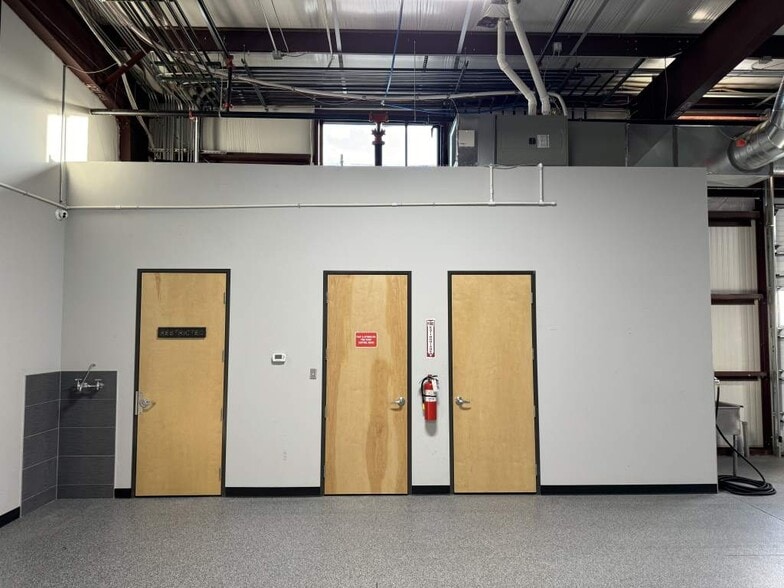 More Photos Of 3000 Airport Dr, Erie Light Manufacturing For Sale