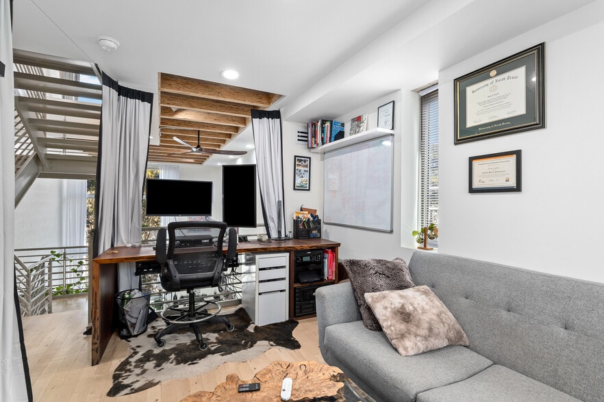 More Photos Of 3450 Cahuenga Blvd W, Los Angeles Office Residential For Lease