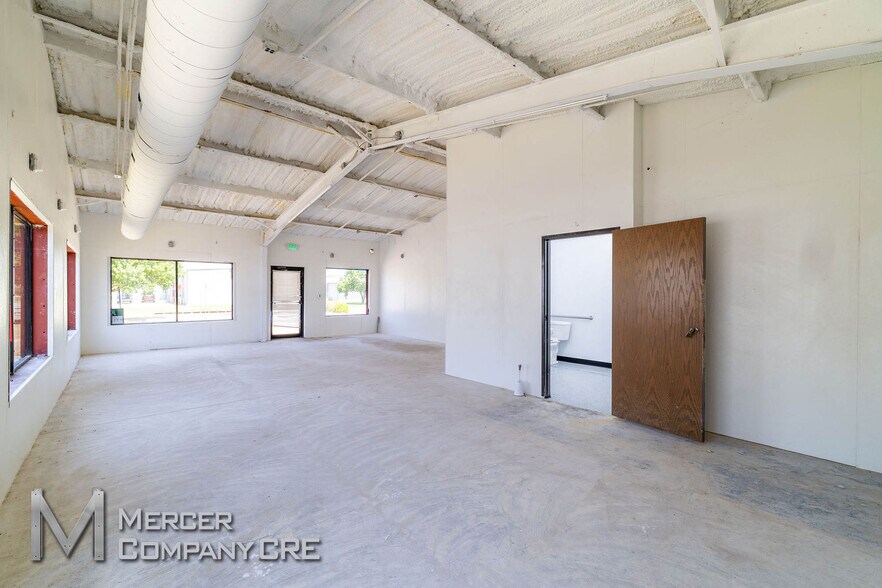 More Photos Of 2601 S Purdue Ave, Oklahoma City Flex For Lease