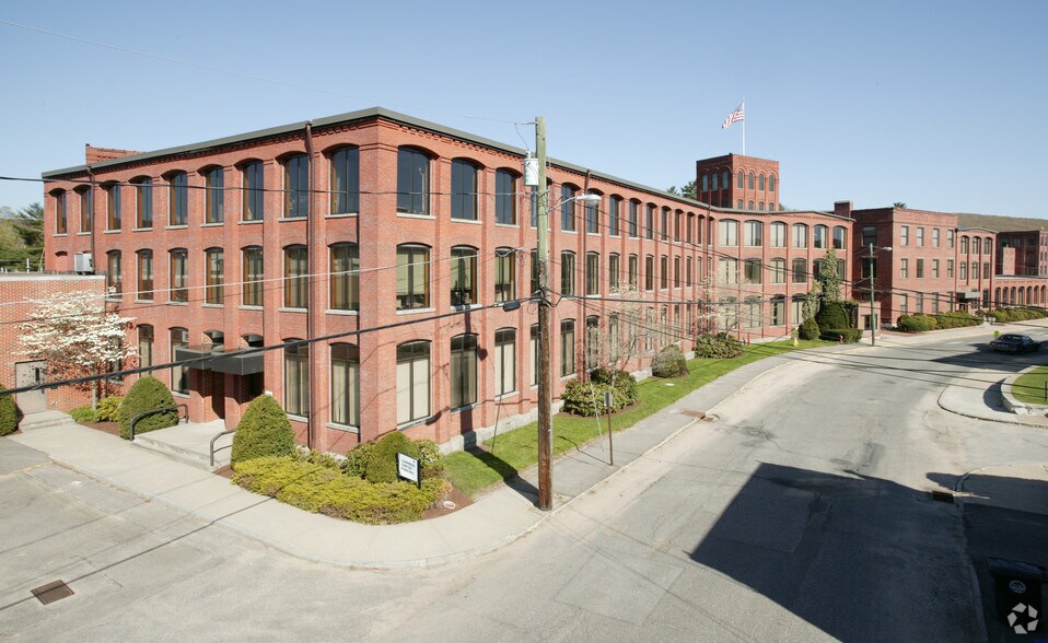 More Photos Of 59 Field St, Torrington Warehouse For Lease