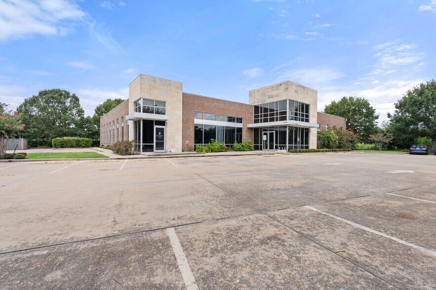 More Photos Of 16701 Creek Bend Dr, Sugar Land Medical For Lease
