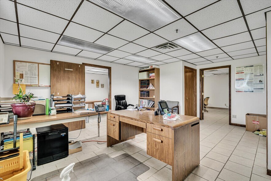 More Photos Of 202 1st St S, Kalona Manufacturing For Sale