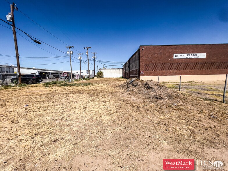 More Photos Of 302 34th St, Lubbock Warehouse For Lease