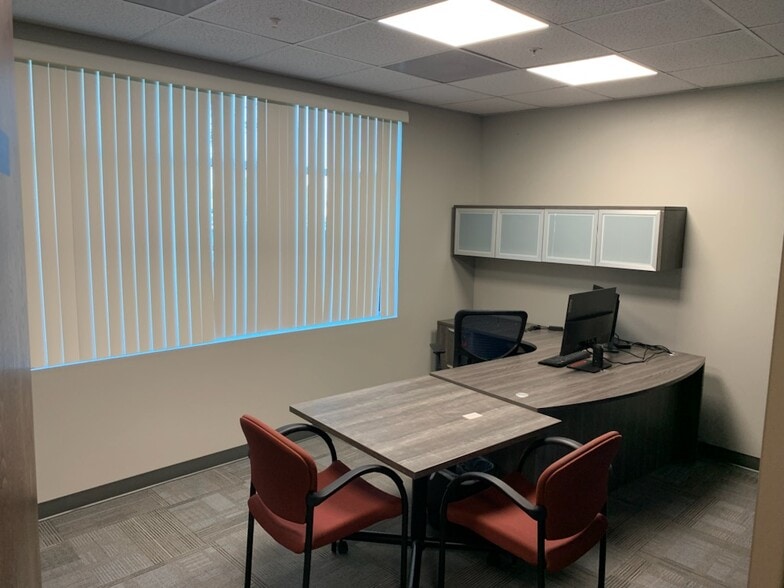 More Photos Of 2818 Cypress Ridge Blvd, Wesley Chapel Office For Lease
