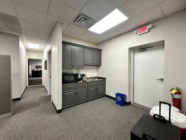 More Photos Of 7401 Coldwater Rd, Fort Wayne Unknown For Lease