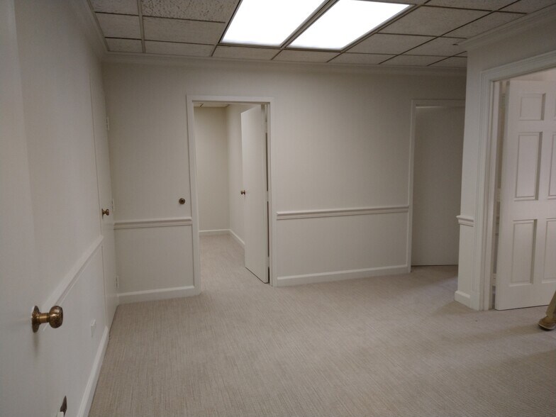 More Photos Of 141 New St, Macon-Bibb Office For Lease