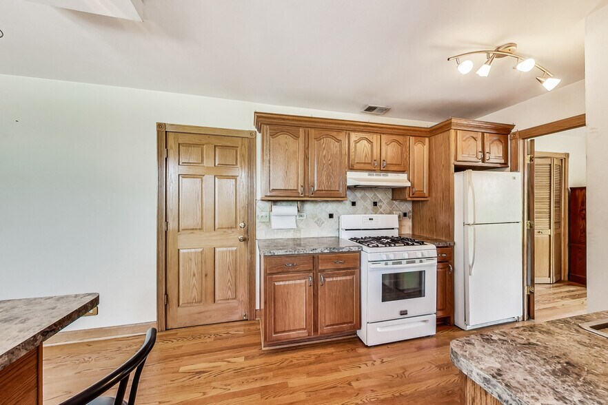 More Photos Of 2506-2508 N Clybourn Ave, Chicago Storefront Retail Residential For Sale