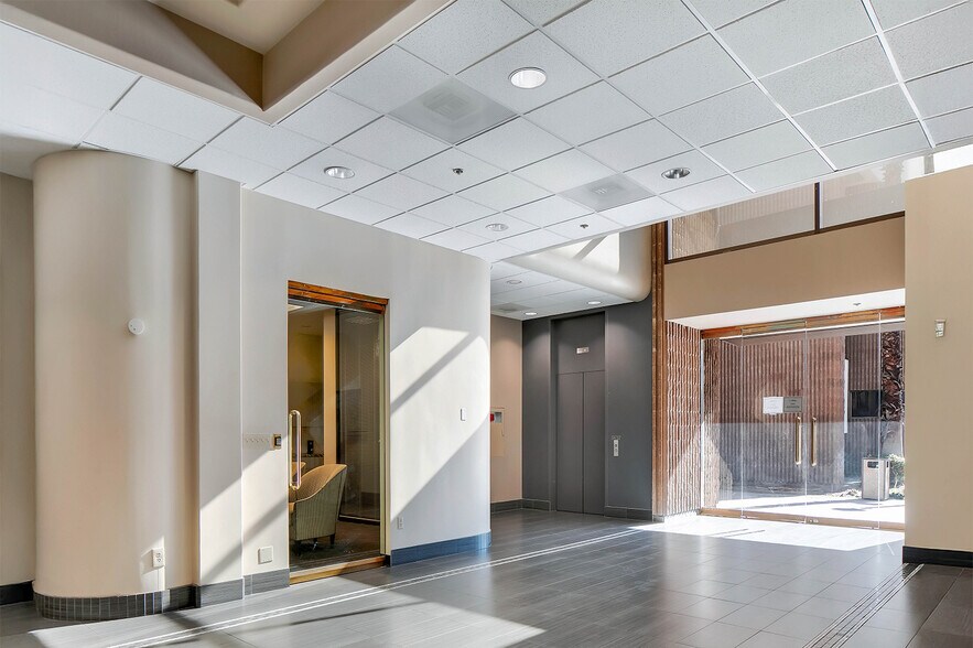 More Photos Of 601 E Tahquitz Canyon Way, Palm Springs Office For Sale