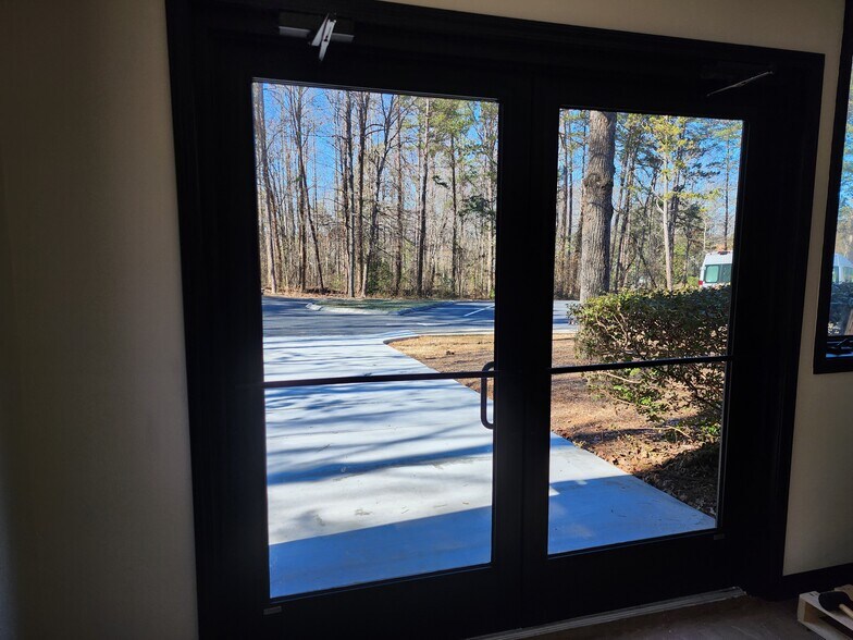 More Photos Of 2 Fisher Rd, Greenville Schools For Lease