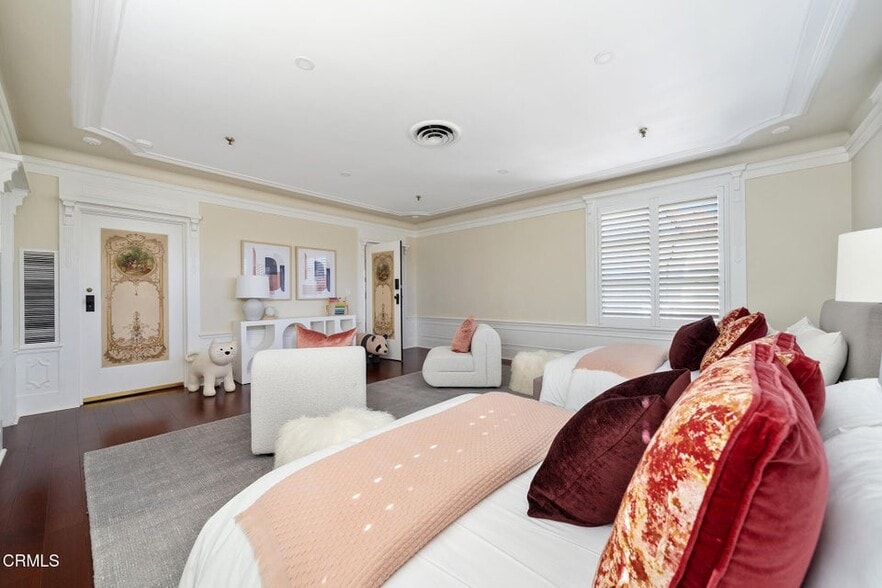 More Photos Of 380 Green St, Pasadena Office Residential For Sale