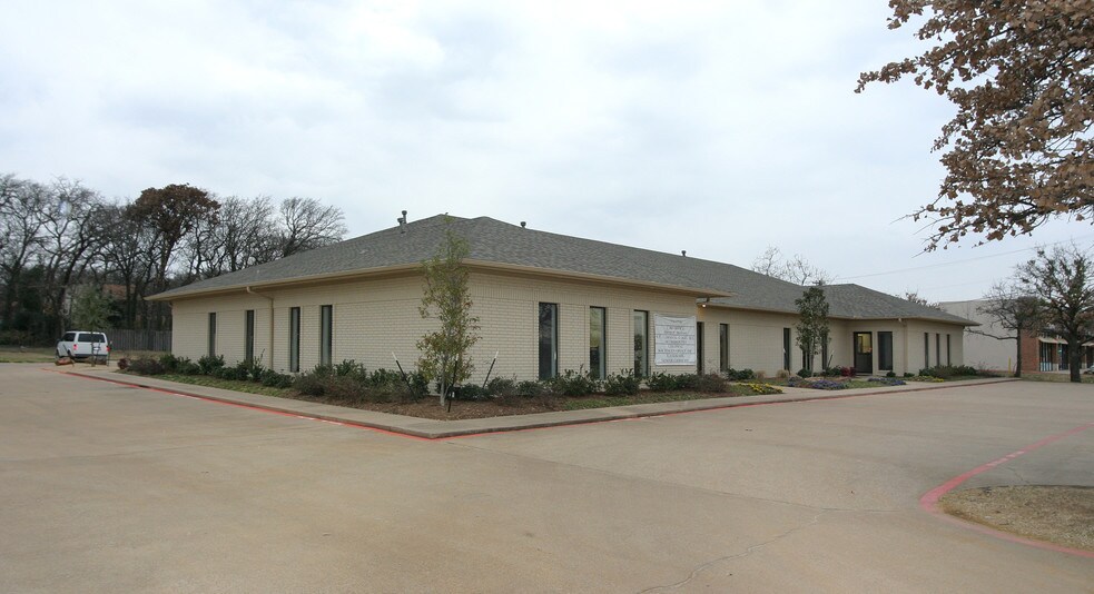 More Photos Of 750-758 N Carroll Ave, Southlake Office For Sale