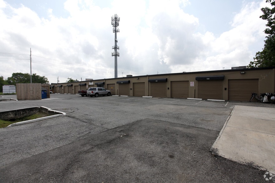 More Photos Of 2004-2018 Engelmohr St, Houston Flex For Lease