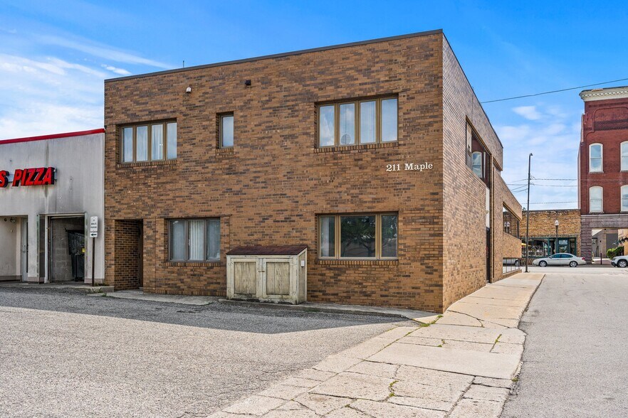 More Photos Of 211 Maple St, Big Rapids Office Residential For Lease
