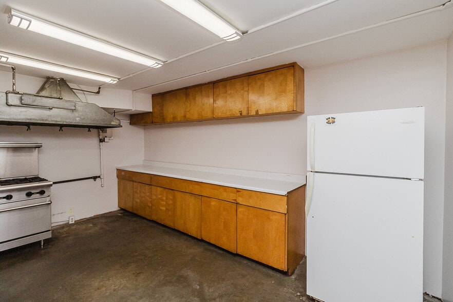More Photos Of 1319 E 17th Ave, Hutchinson Religious Facility For Sale