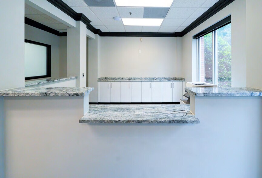 More Photos Of 3120 Latrobe Dr, Charlotte Showroom For Sale