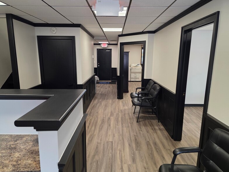 More Photos Of 98 Willis Ave, Mineola Office For Lease