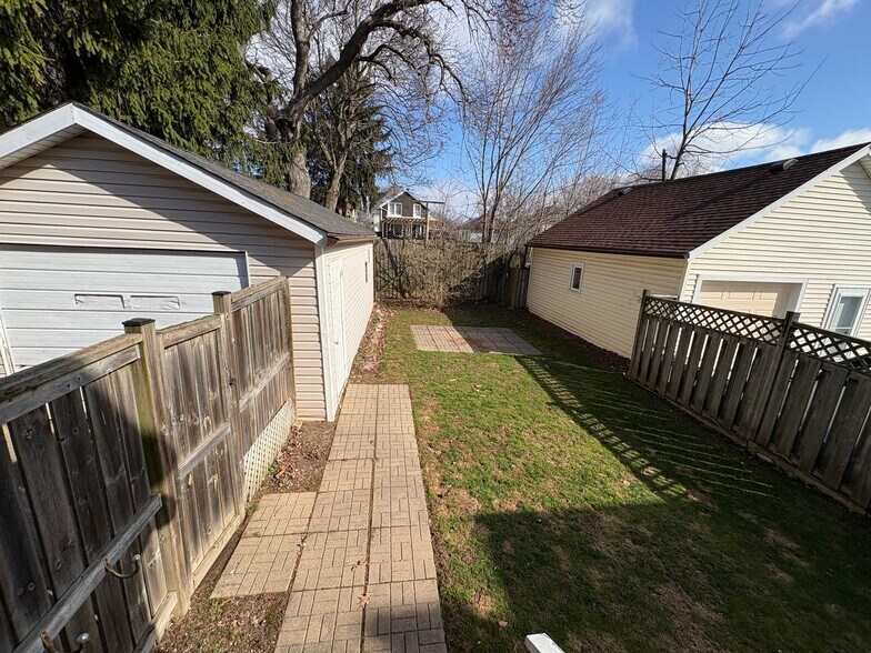 More Photos Of 5371 Huron St, Niagara Falls Apartments For Sale