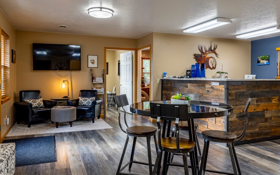 More Photos Of 802 Canyon Ave, Cody Office For Sale