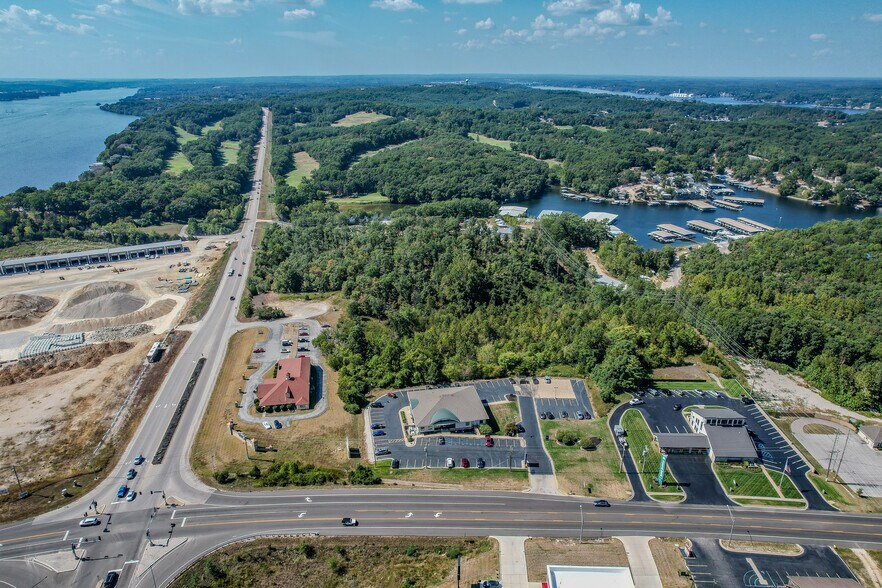 More Photos Of 109 Horseshoe Bend Pky, Lake Ozark Office For Sale