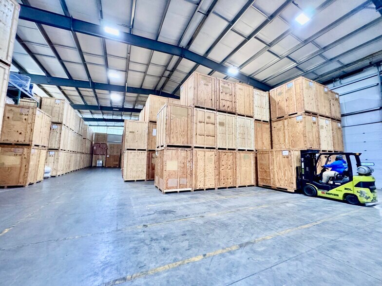 More Photos Of 45726 Elmwood Ct, Sterling Warehouse For Lease