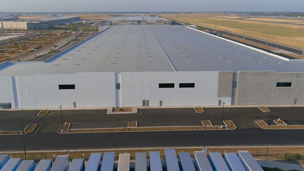 More Photos Of 7320 Power Line Rd, Sacramento Distribution For Lease