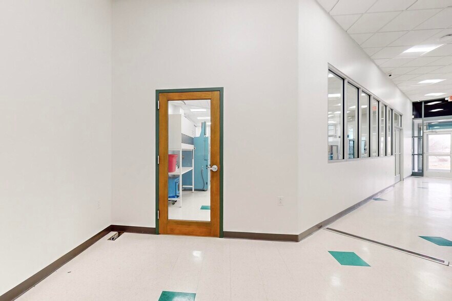 More Photos Of 6410 Gibson Blvd SE, Albuquerque Bank For Sale