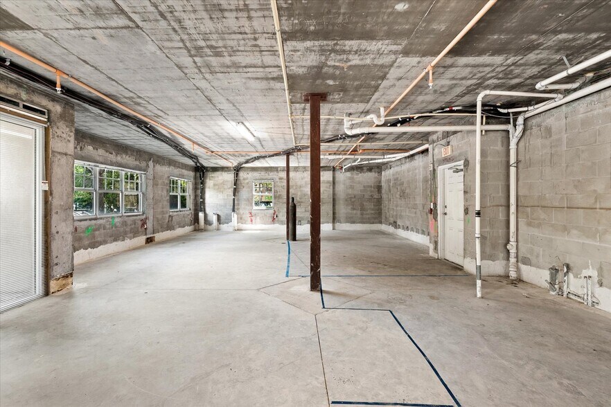 More Photos Of 1268 11th St, Sarasota Office For Sale