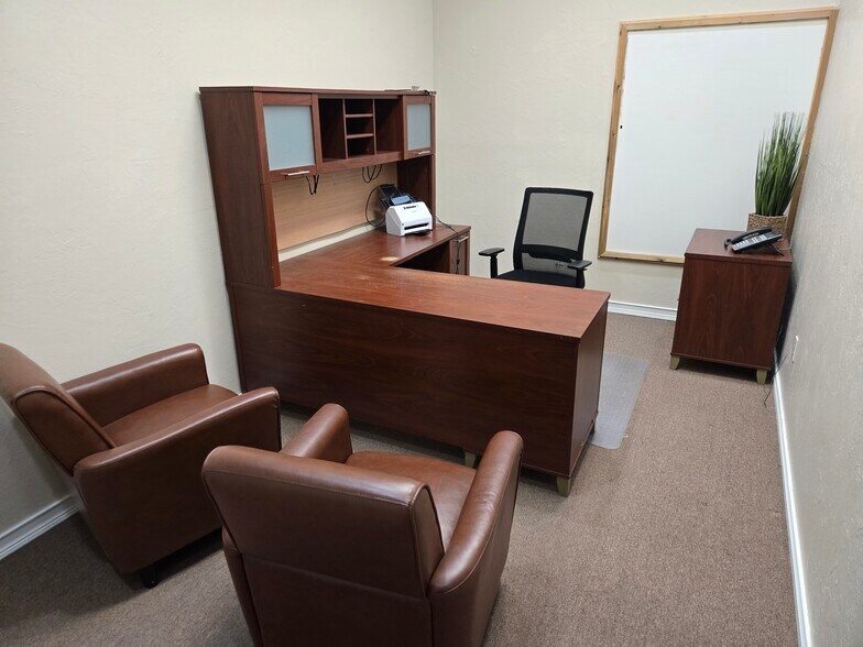 More Photos Of 1813 N Harrison St, Shawnee Flex For Lease