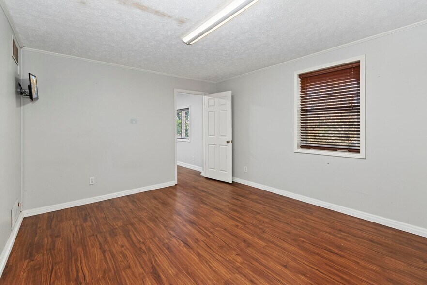 More Photos Of 78 Ash St, Calvert City Office For Sale