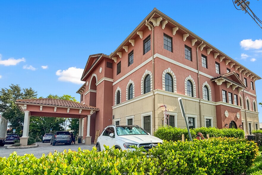 More Photos Of 326 Del Prado Blvd, Cape Coral Medical For Sale