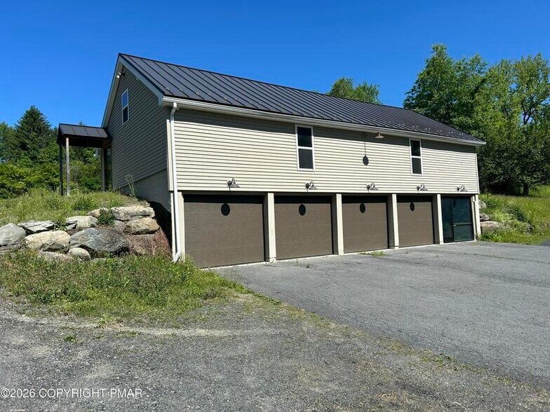 More Photos Of 3527 Middle Easton Belmont Pike, Stroudsburg Flex For Sale