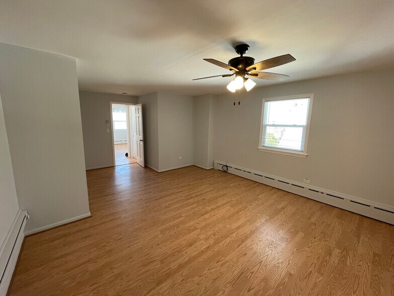 More Photos Of 215 N Waukegan Rd, Lake Bluff Convenience Store For Sale