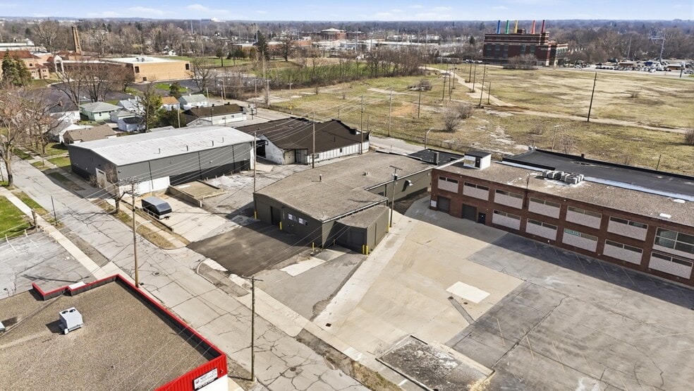 More Photos Of 1650 Cass St, Fort Wayne Warehouse For Lease