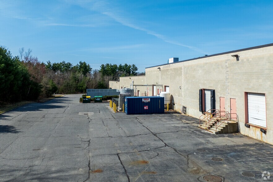 More Photos Of 89 October Hill Rd, Holliston Light Manufacturing For Lease