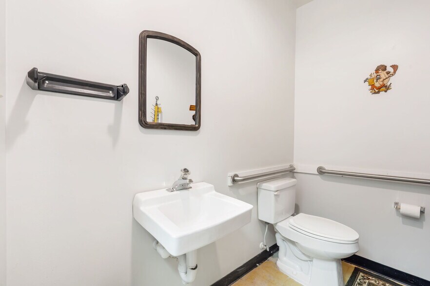 More Photos Of 1875 N State Highway CC, Nixa General Retail For Lease