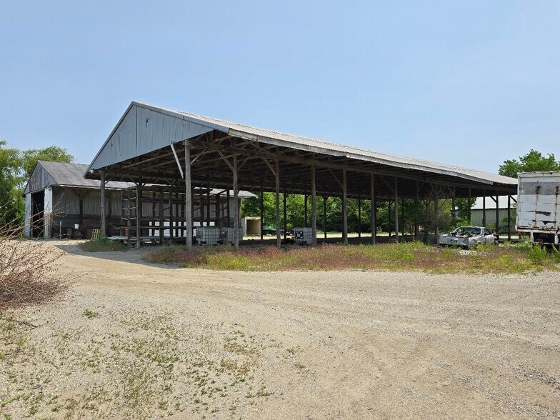 More Photos Of 808 W Walnut St, Fairbury Industrial For Sale