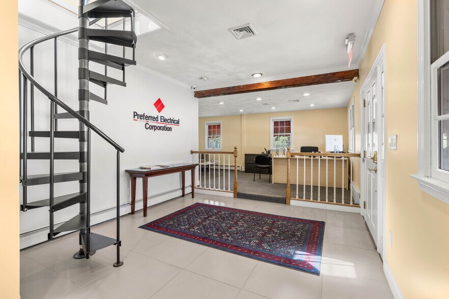 More Photos Of 1764 Main St, Tewksbury Office For Lease