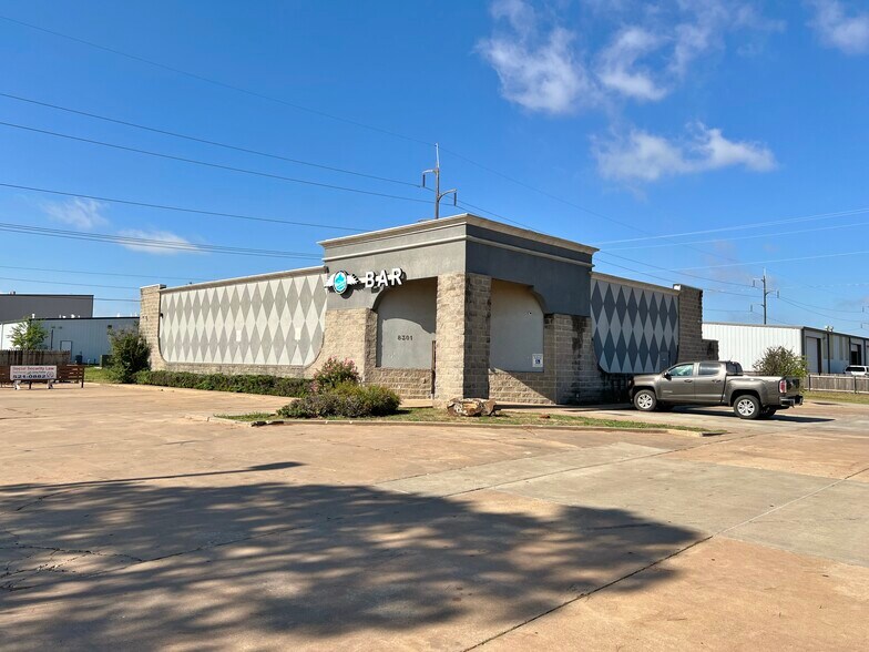 More Photos Of 8301 Glade Ave, Oklahoma City Restaurant For Lease