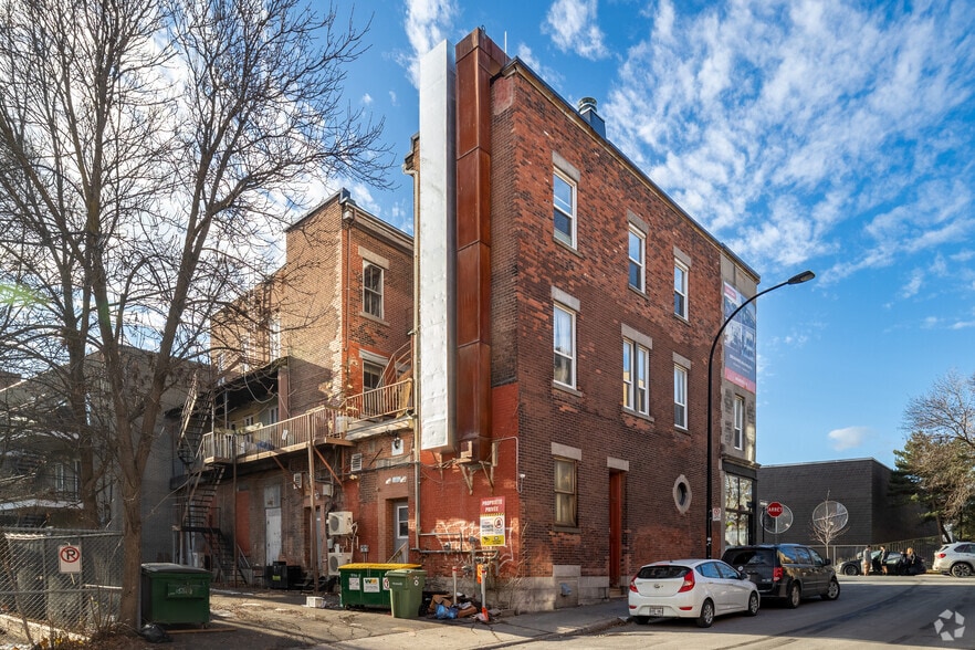 More Photos Of 1800-1812 Rue Notre-Dame O, Montréal Apartments For Lease