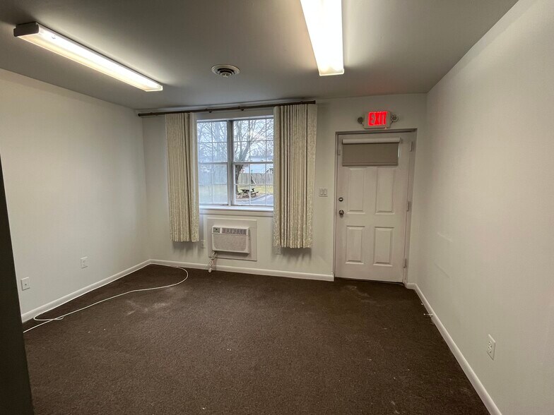 More Photos Of 154 Lafayette Ave, Laurel Light Manufacturing For Lease