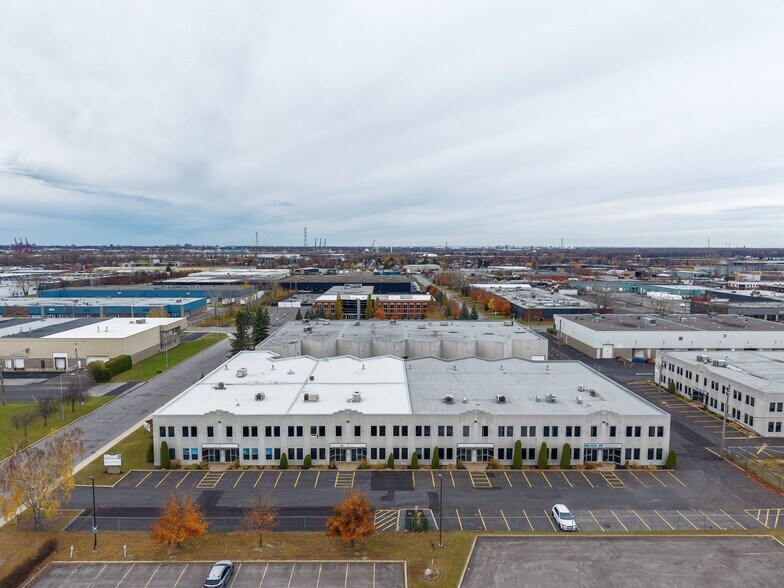 More Photos Of 2156-2168 Rue de la Province, Longueuil Light Distribution For Lease