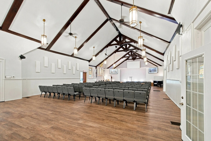 More Photos Of 210 Parkway Ave, Cincinnati Specialty For Sale