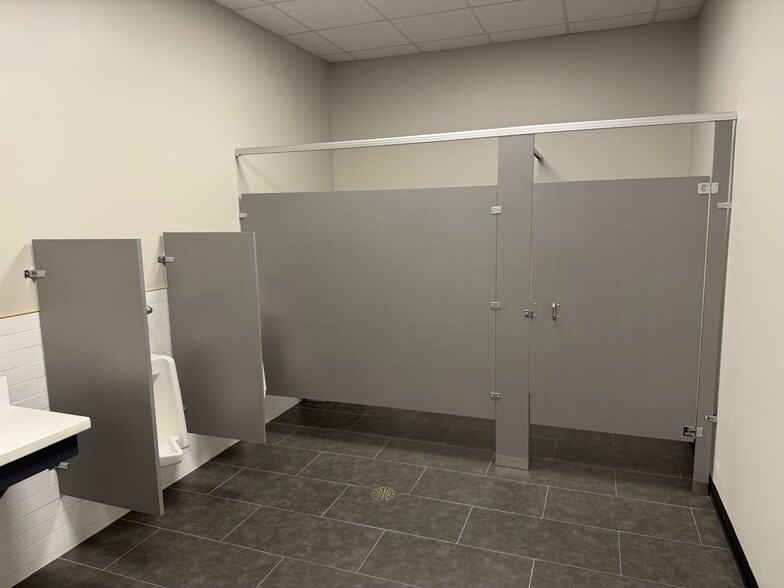 More Photos Of 285 Ed English Dr, Shenandoah Freestanding For Lease