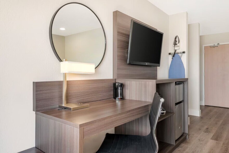 More Photos Of 1850 W Landstreet Rd, Orlando Hotel For Sale