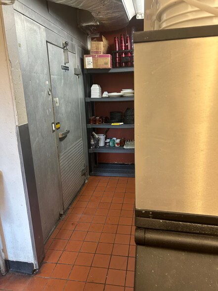 More Photos Of 321 N Main St, Hendersonville Restaurant For Lease