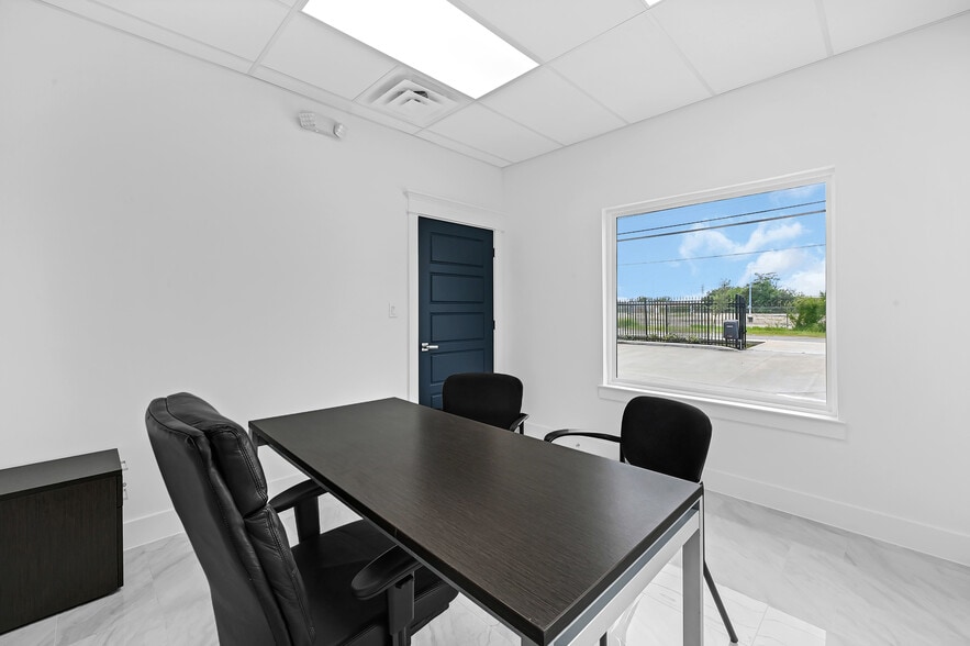 More Photos Of 10751 Almeda Genoa Rd, Houston Office For Sale