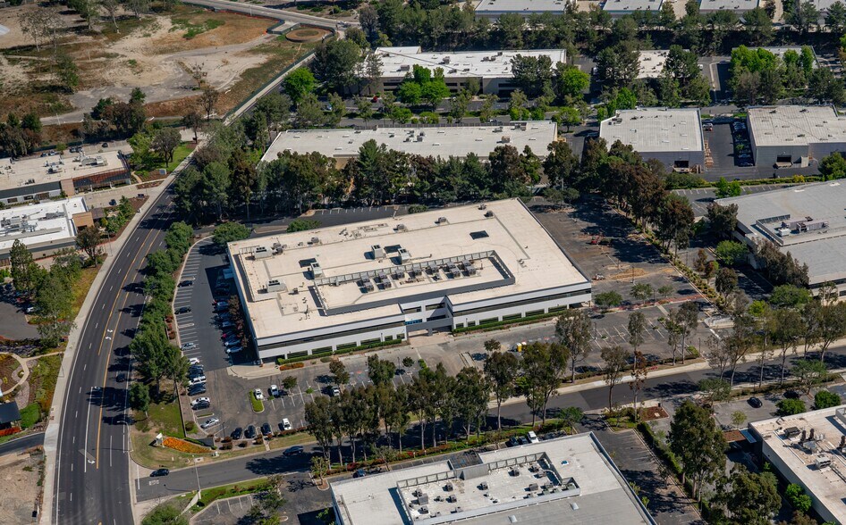 More Photos Of 2000 Corporate Center Dr, Thousand Oaks Service For Sale